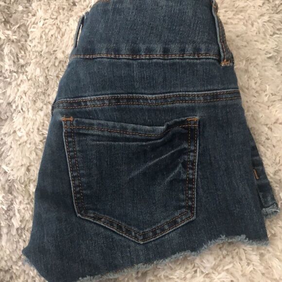 Refuge shorts size 2 - Picture 3 of 5